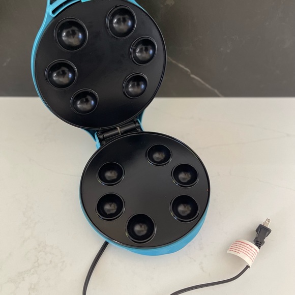 Cake Pop and Donut Hole Maker! - Picture 2 of 2